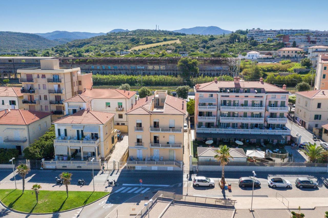 Brezza Marina Apartment San Vincenzo Bagian luar foto